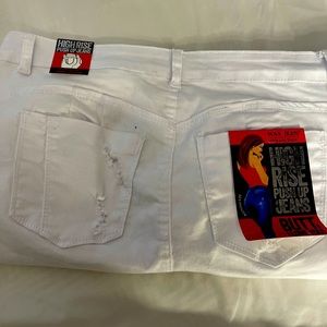 WHITE RIPPED JEANS